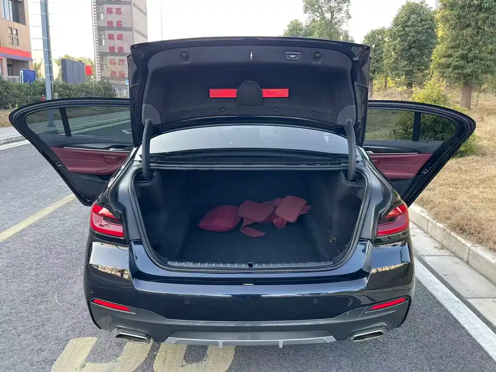 BMW 5 Series — фото 14