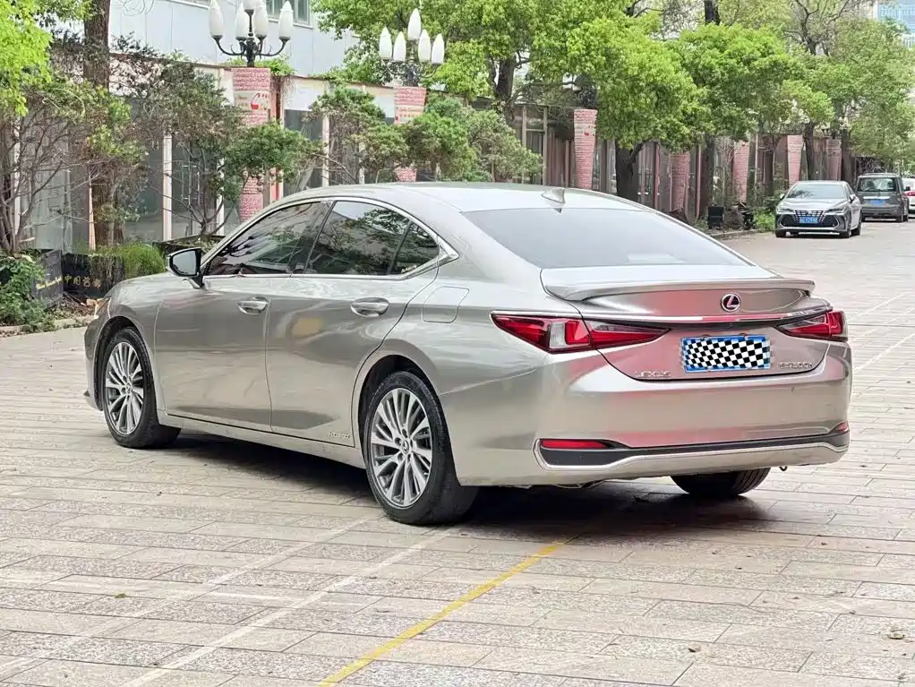 Lexus ES — фото 4