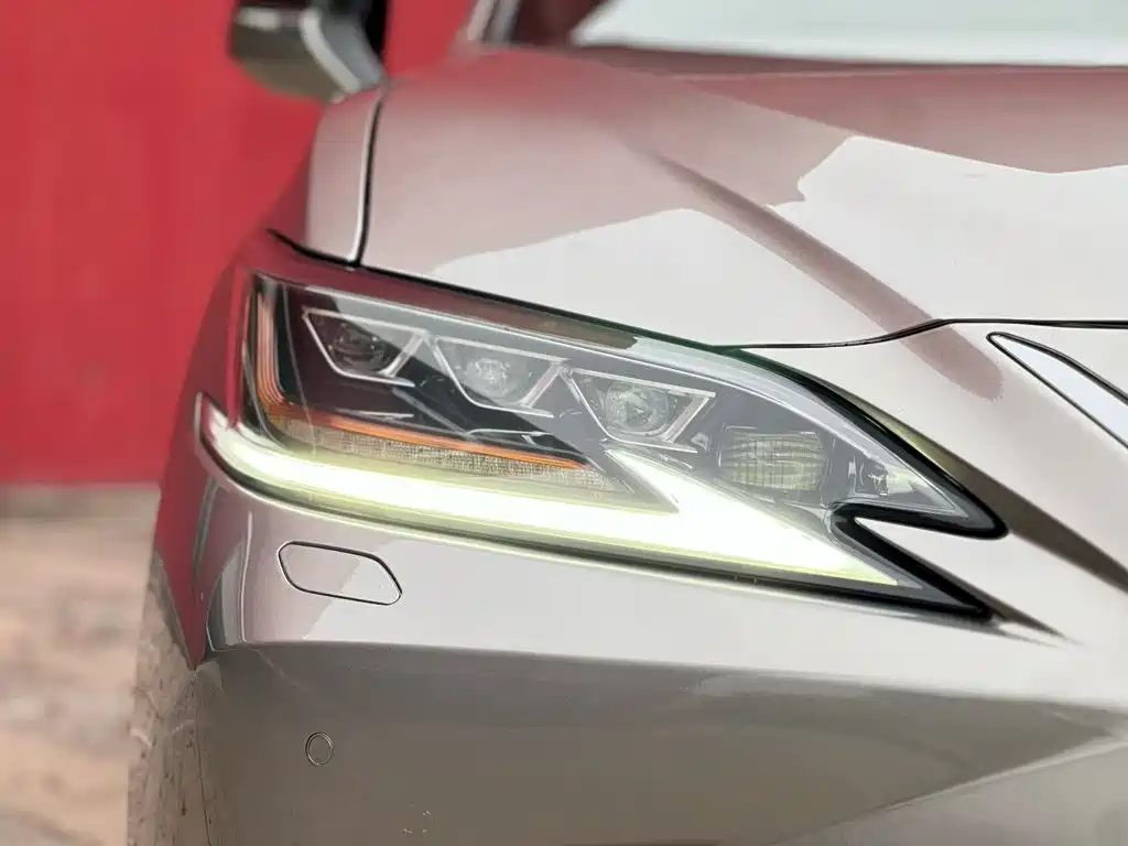 Lexus ES — фото 9