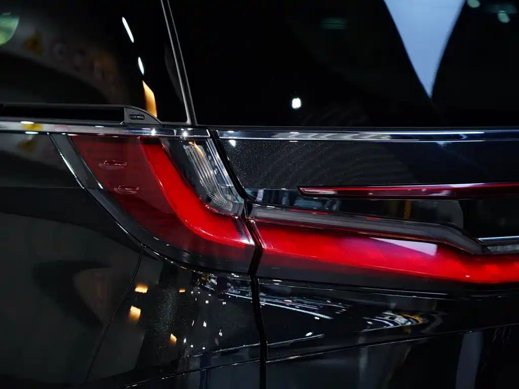 Lexus LM — фото 50