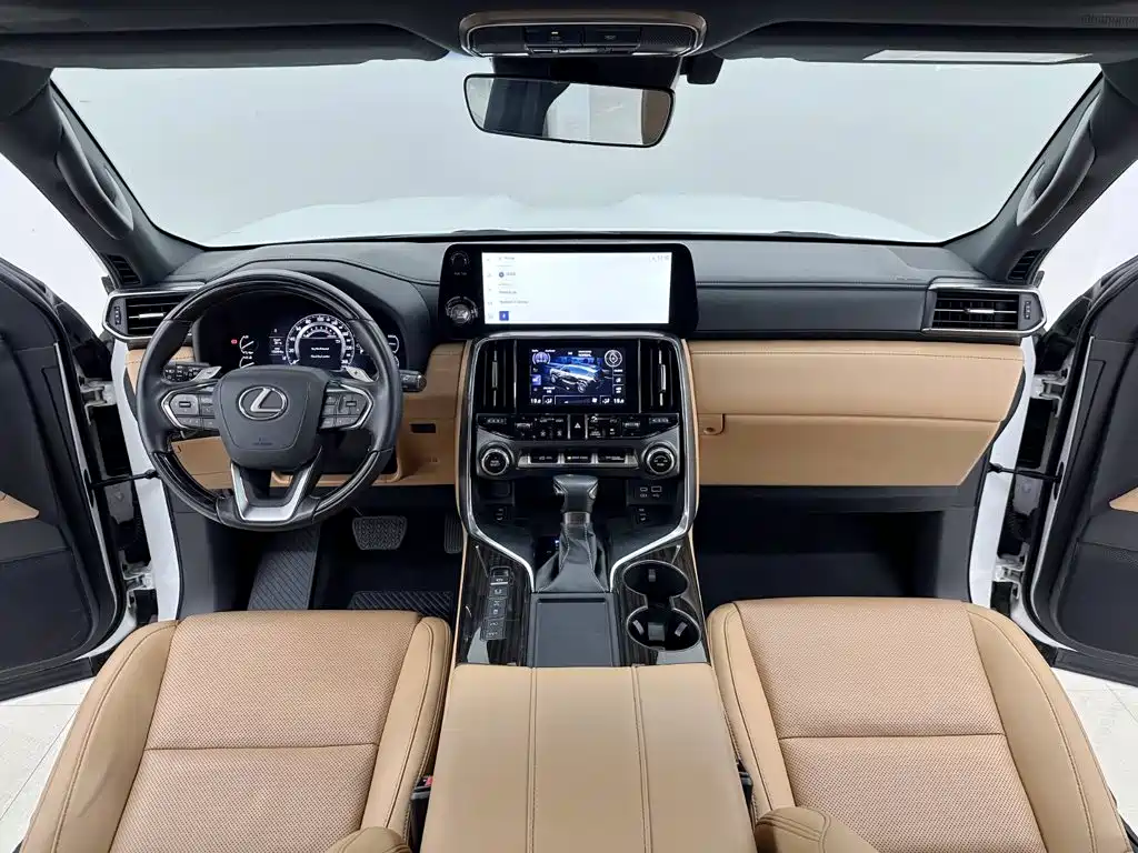 Lexus LX — фото 11