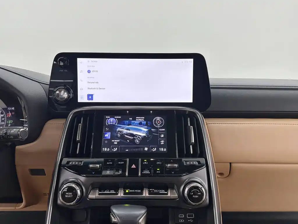 Lexus LX — фото 15