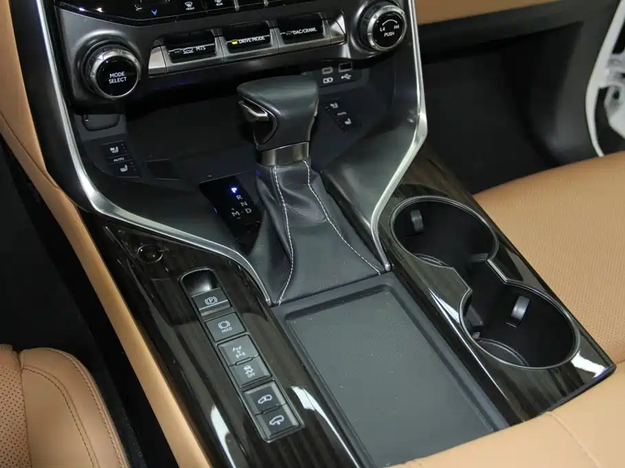 Lexus LX — фото 16