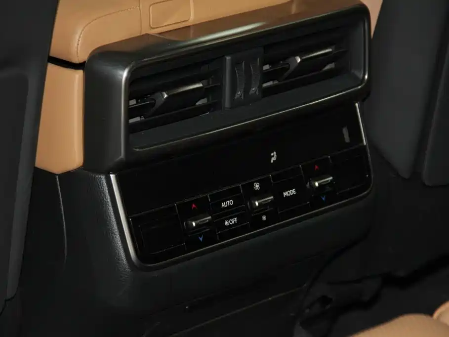 Lexus LX — фото 24