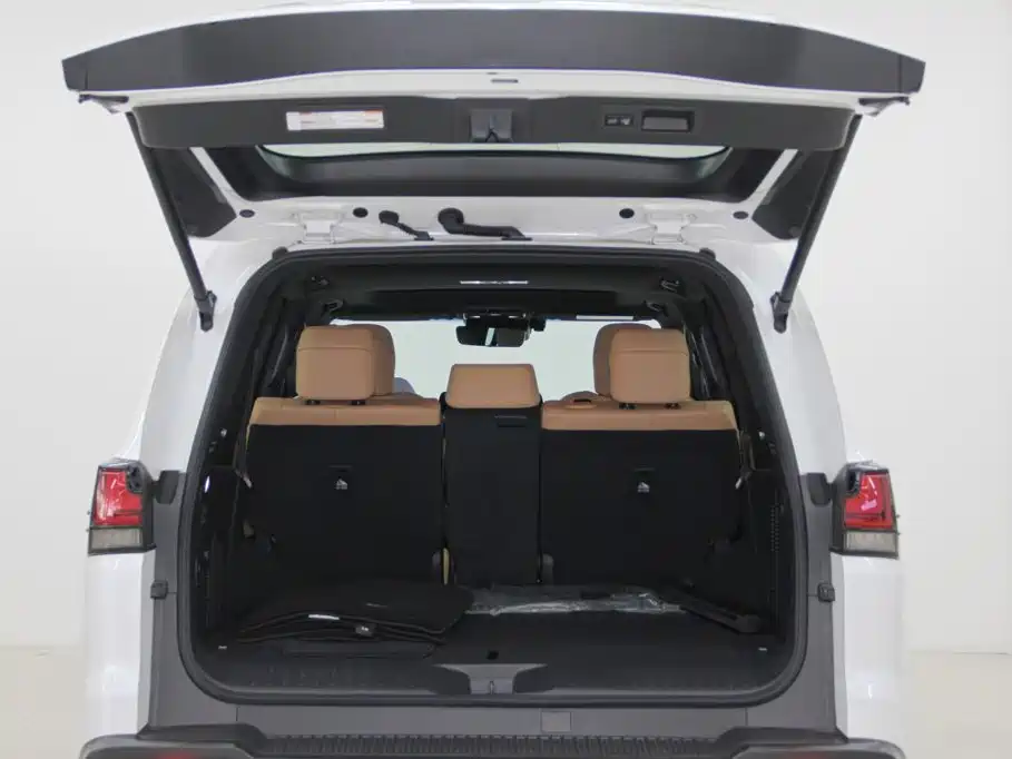 Lexus LX — фото 28