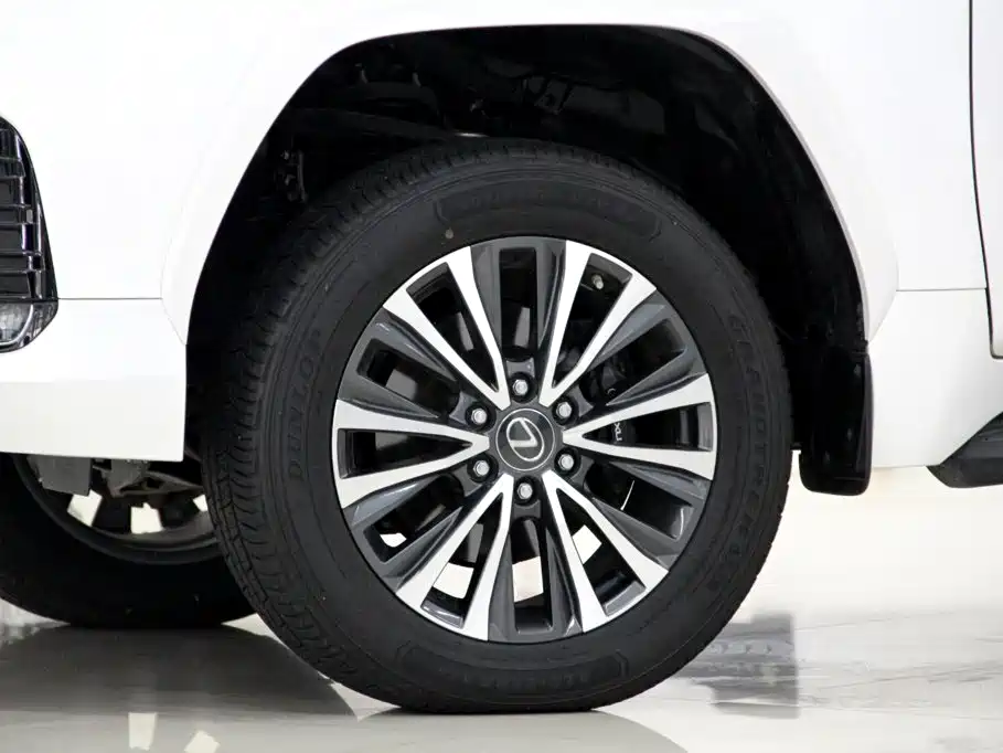 Lexus LX — фото 33
