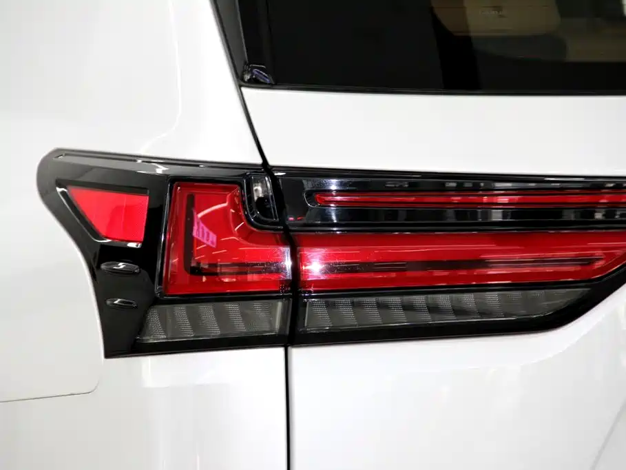 Lexus LX — фото 34