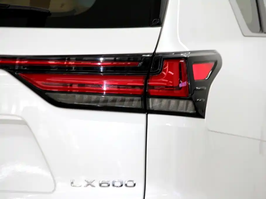 Lexus LX — фото 35