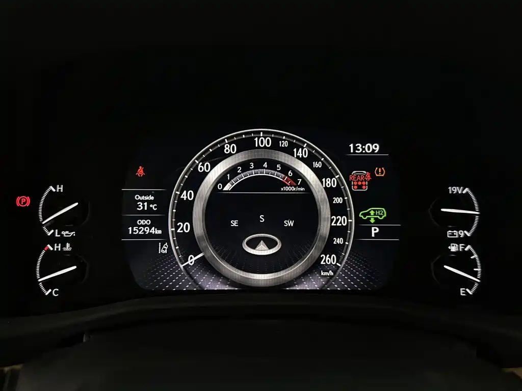 Lexus LX — фото 36