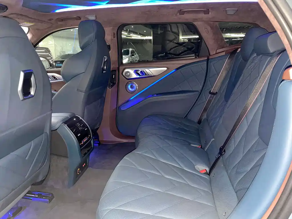 BMW XM — фото 10