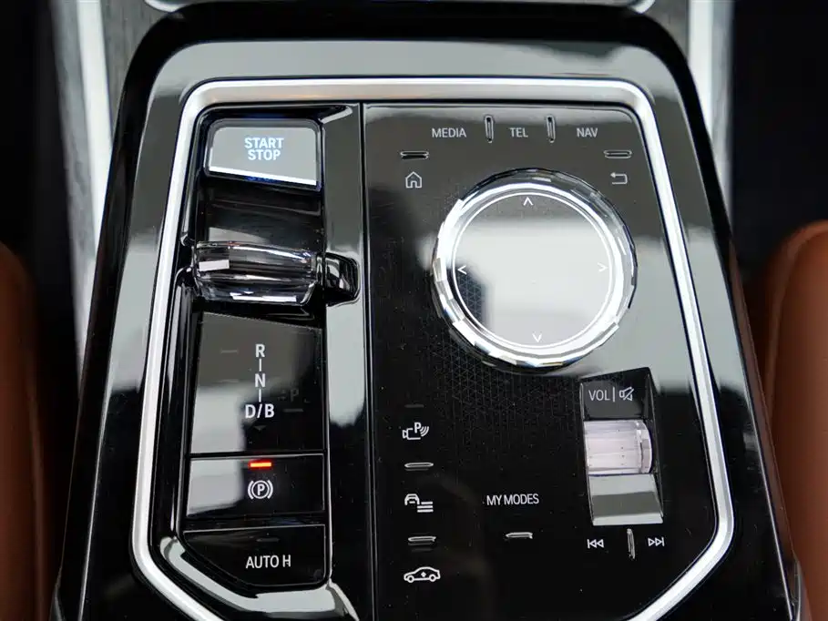 BMW i7 — фото 11