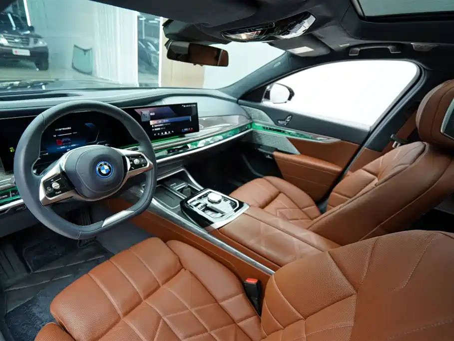 BMW i7 — фото 3