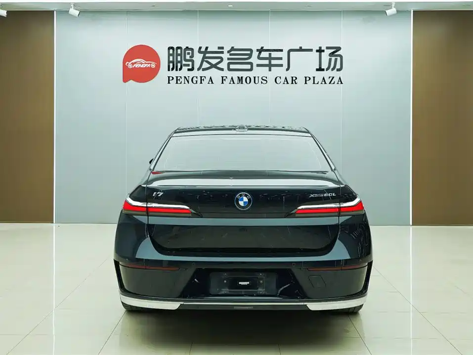 BMW i7 — фото 21