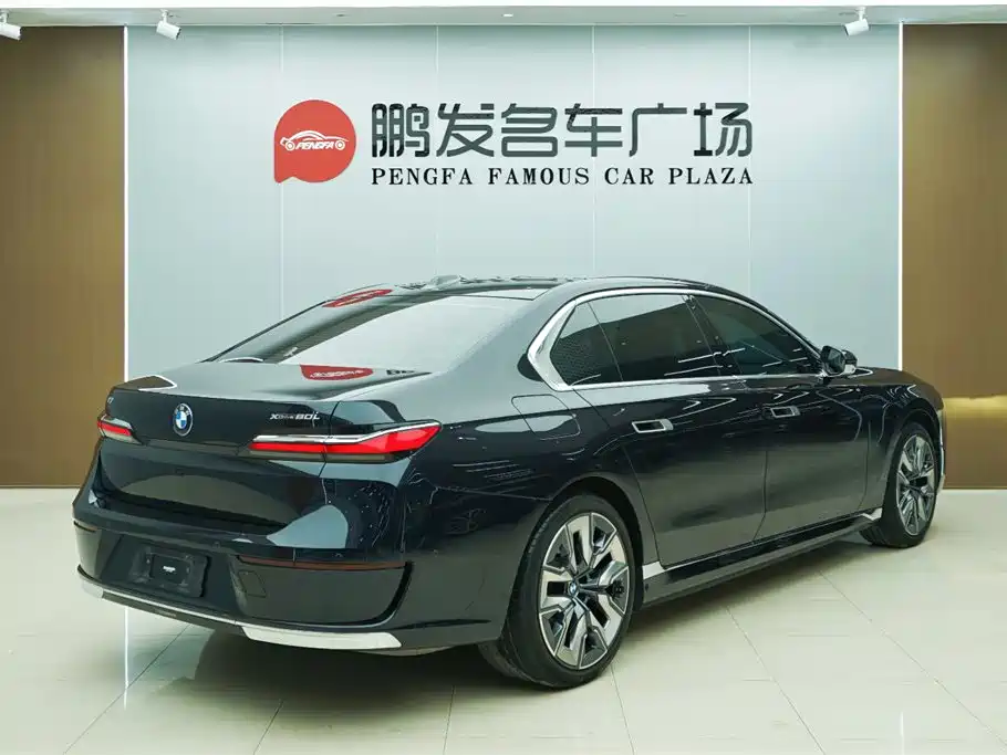 BMW i7 — фото 22