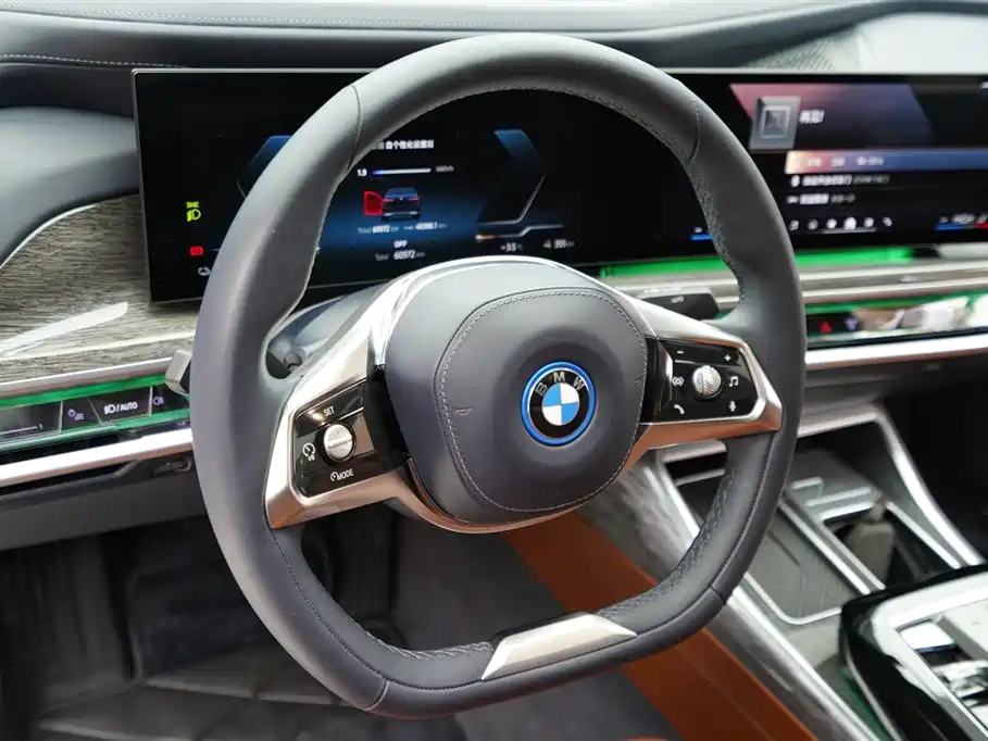 BMW i7 — фото 7