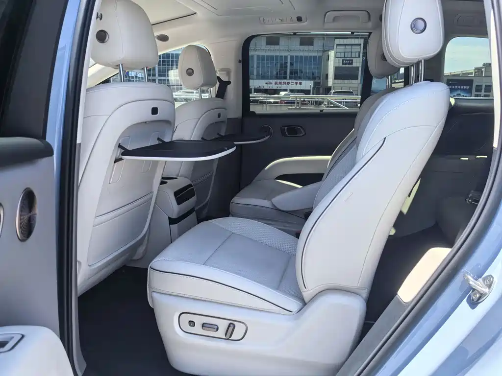Li Auto Li i8 — фото 13