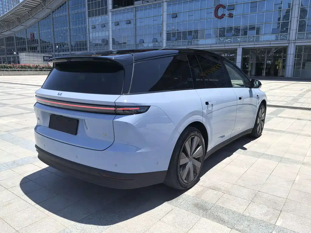 Li Auto Li i8 — фото 10