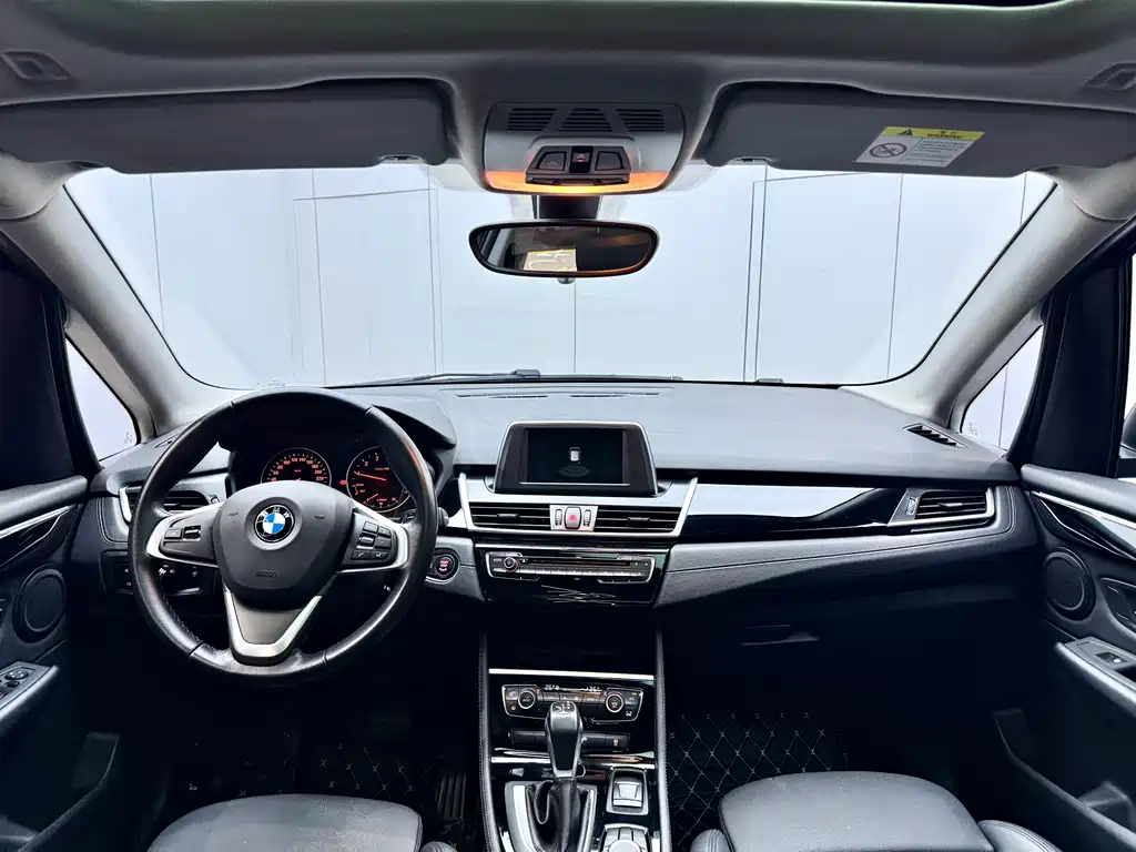 BMW 2 Series Active Tourer — фото 19