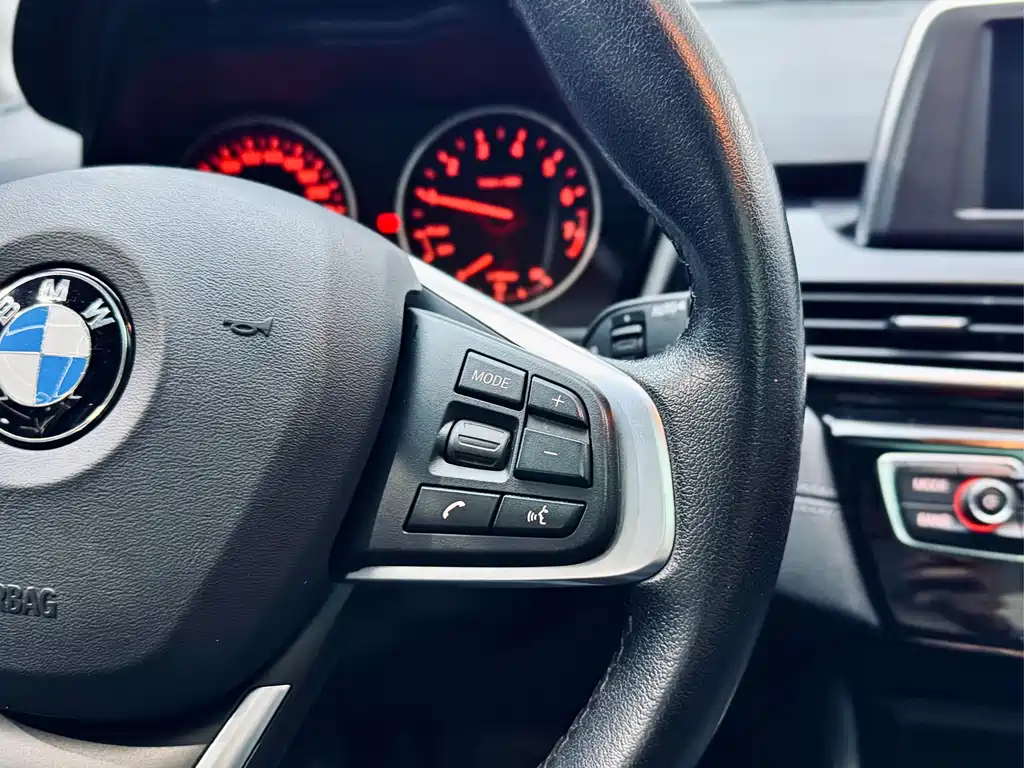 BMW 2 Series Active Tourer — фото 21