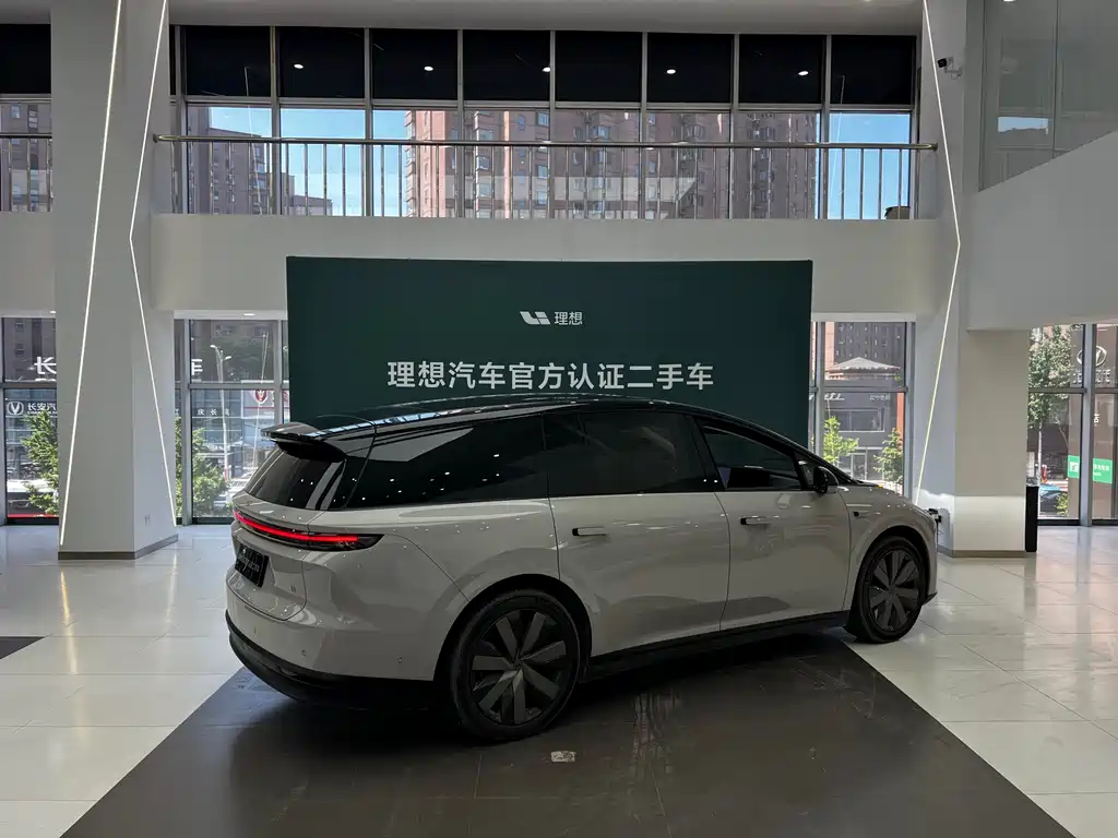 Li Auto Li i8 — фото 9