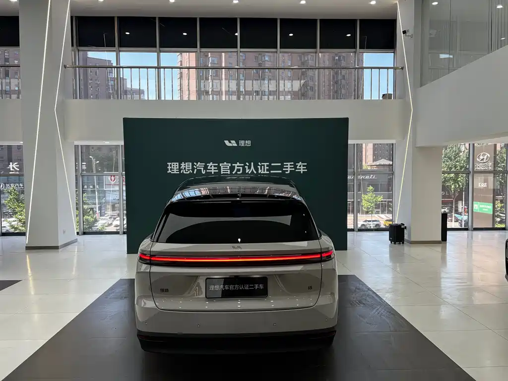 Li Auto Li i8 — фото 10