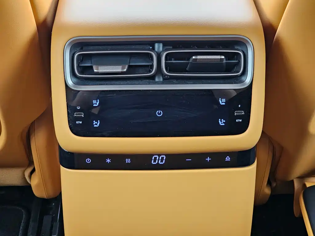 Li Auto Li i6 — фото 10