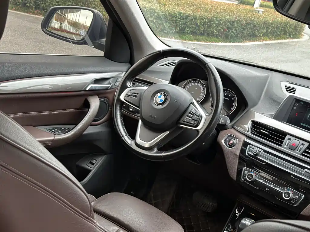 BMW X1 — фото 13