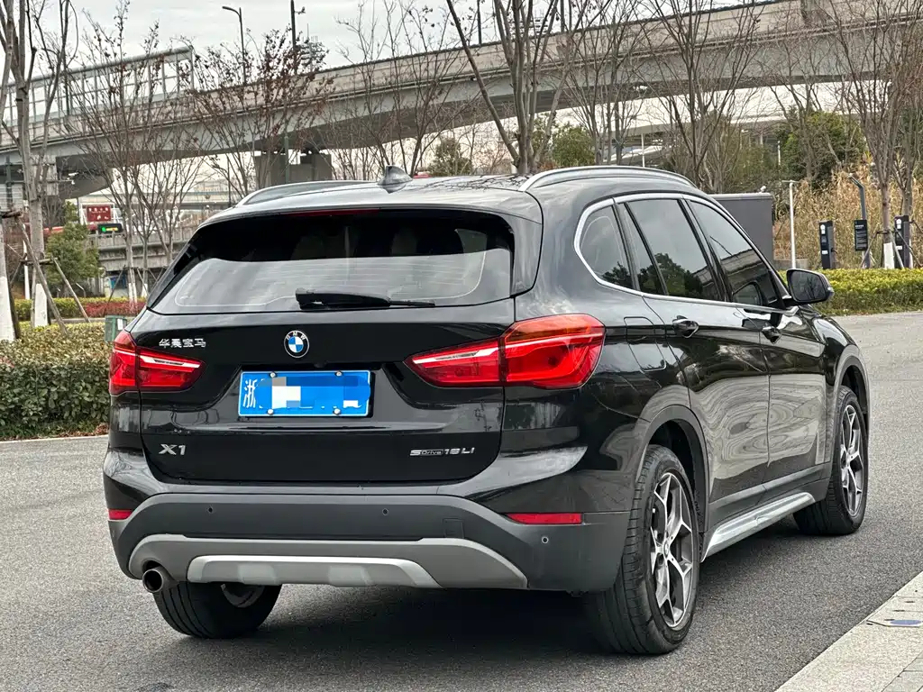 BMW X1 — фото 6