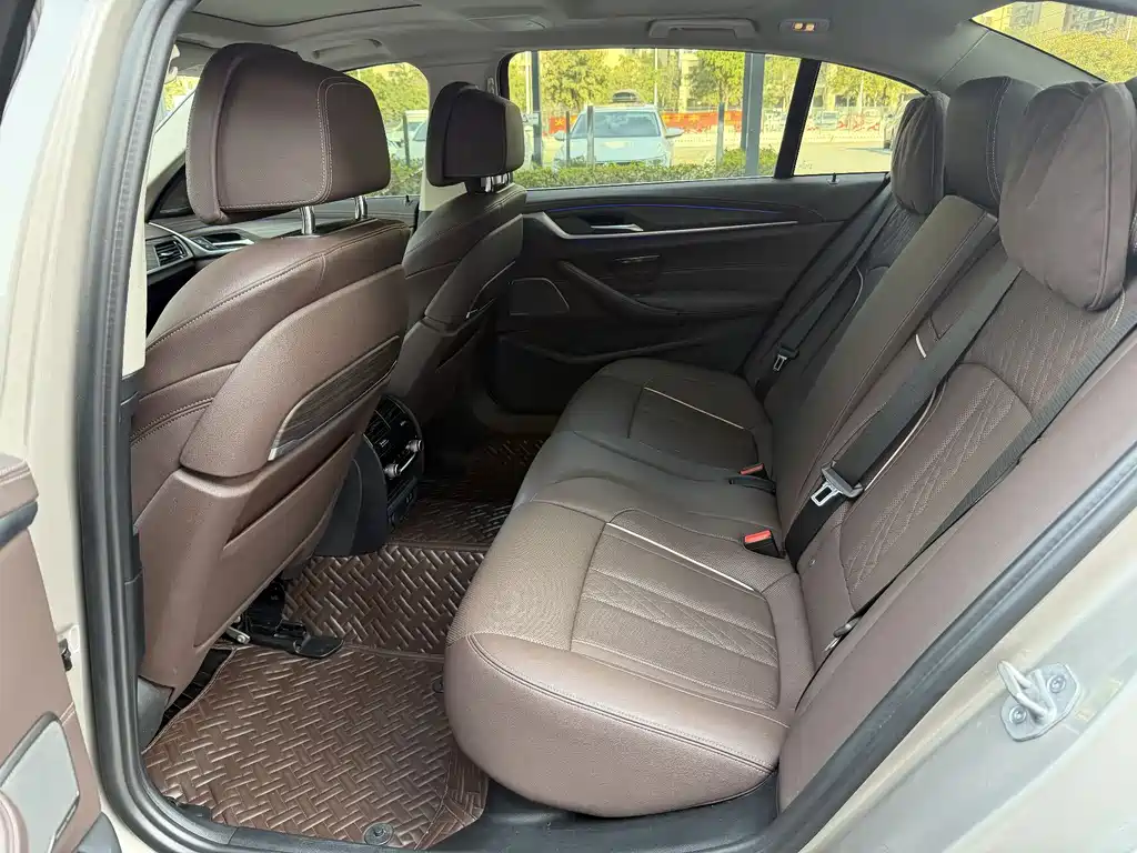 BMW 5 Series — фото 11