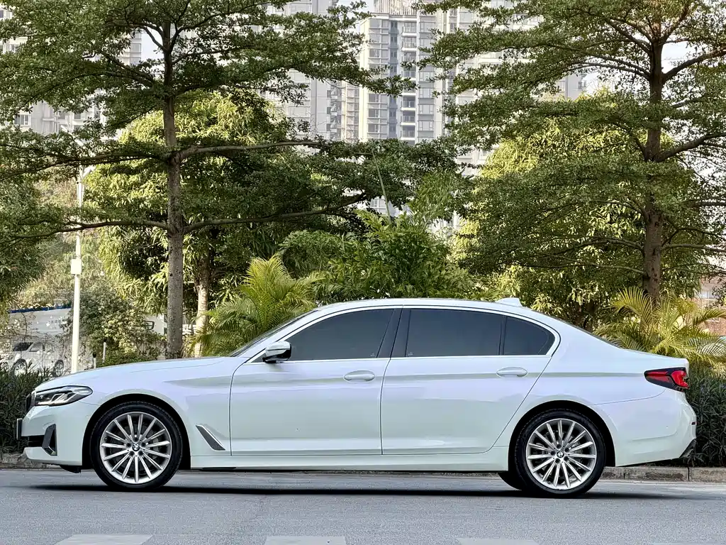 BMW 5 Series — фото 4