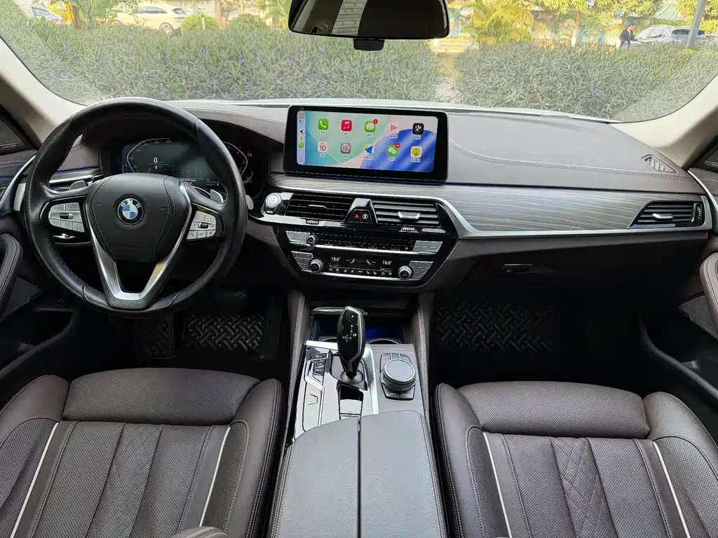 BMW 5 Series — фото 7