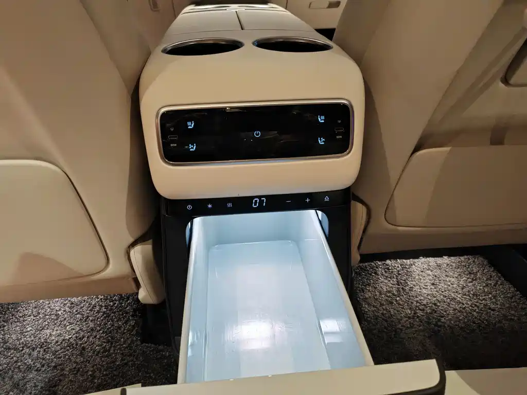 Li Auto Li MEGA — фото 15