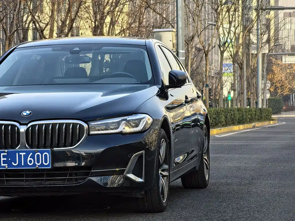BMW 5 Series — фото 11