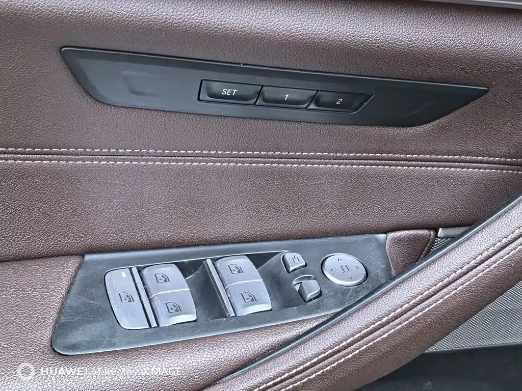 BMW 5 Series — фото 18