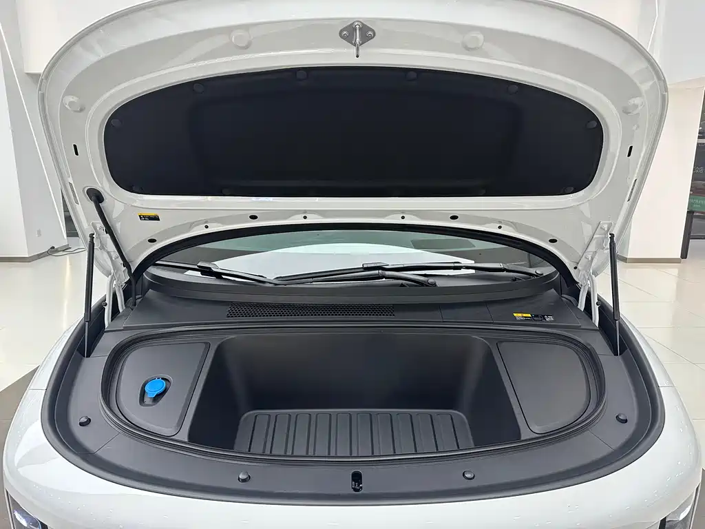 Li Auto Li i6 — фото 3