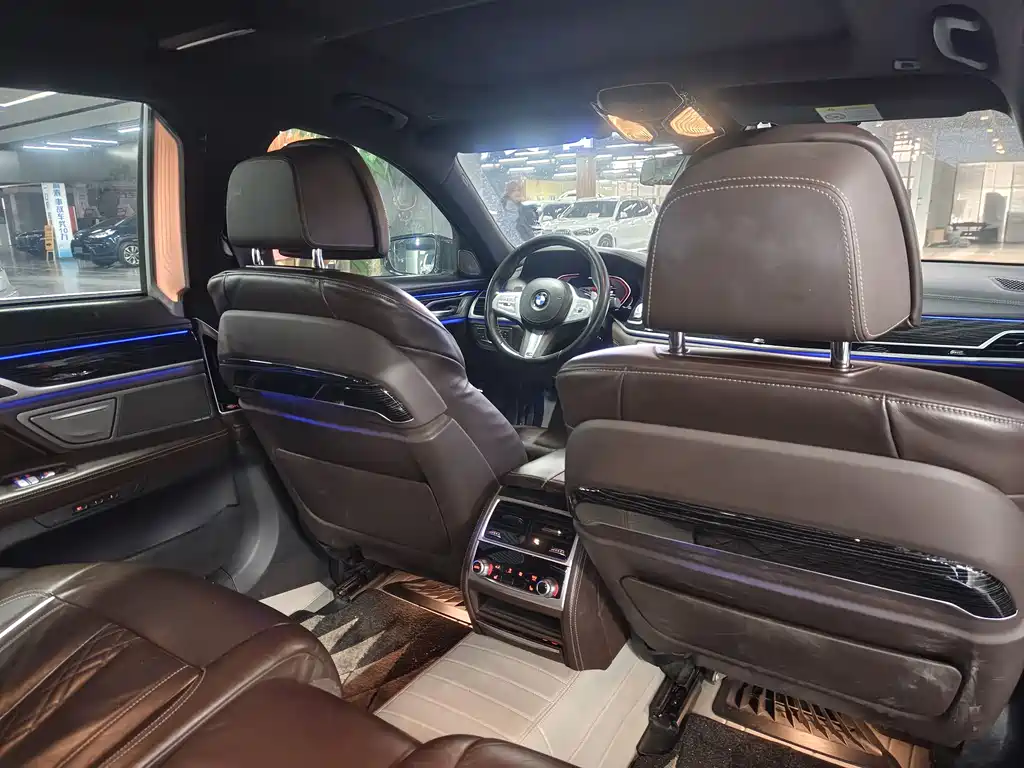 BMW 7 Series — фото 13