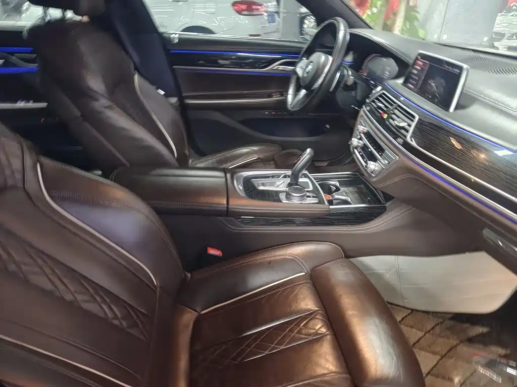 BMW 7 Series — фото 14