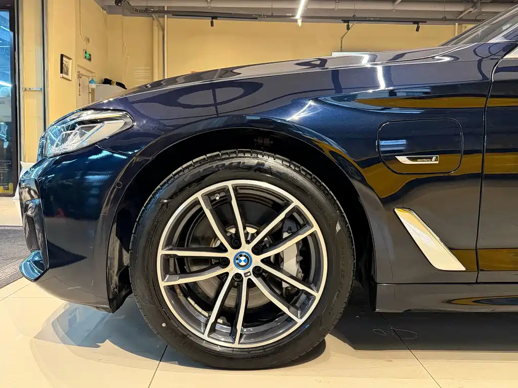 BMW 5 Series New Energy — фото 10