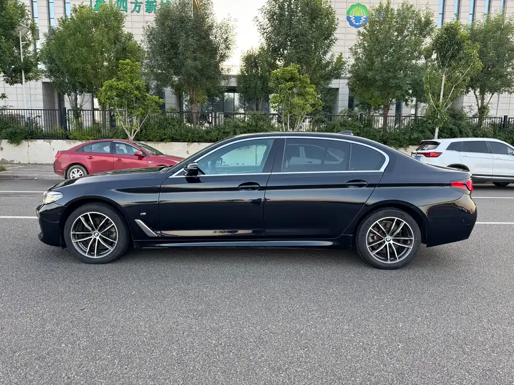 BMW 5 Series — фото 4