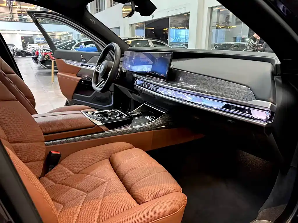 BMW 7 Series — фото 9