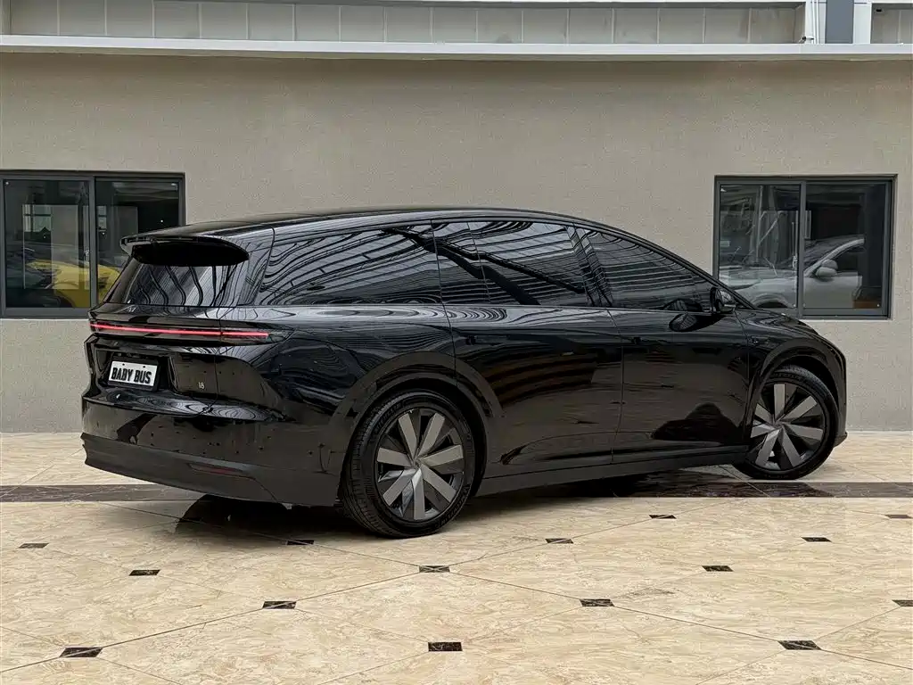 Li Auto Li i8 — фото 17