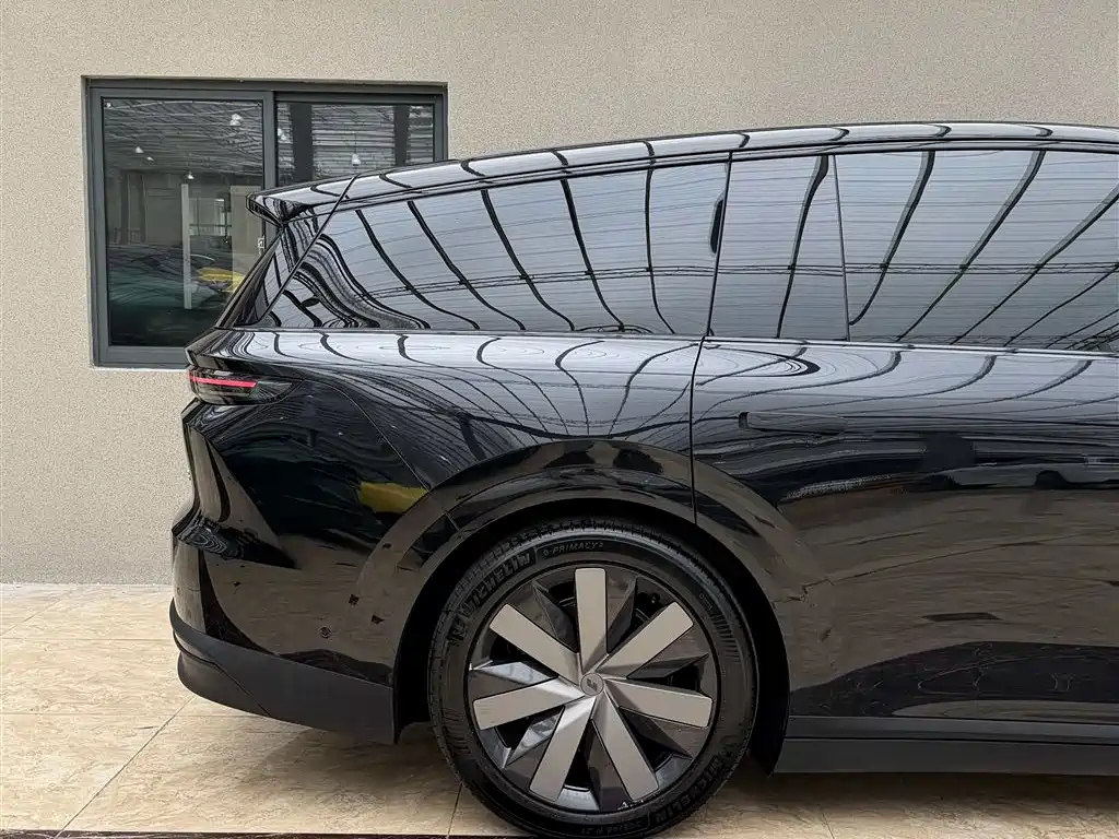 Li Auto Li i8 — фото 20