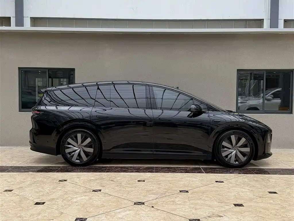 Li Auto Li i8 — фото 3