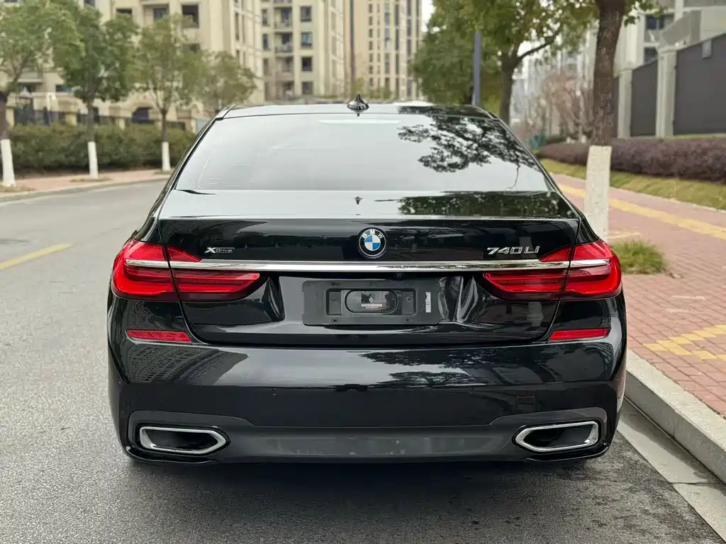 BMW 7 Series — фото 15