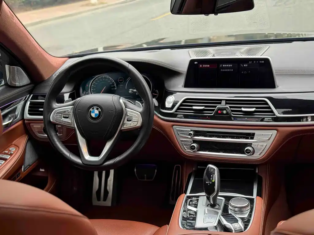 BMW 7 Series — фото 9