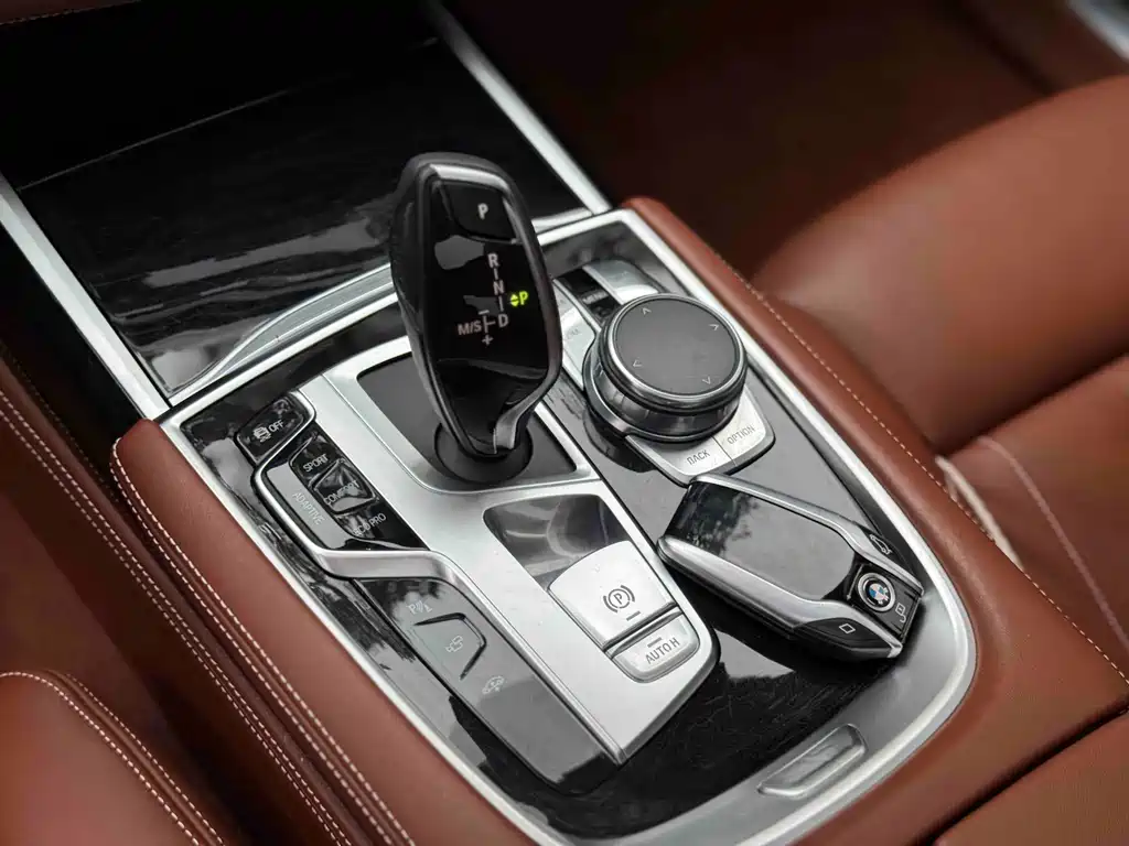 BMW 7 Series — фото 10