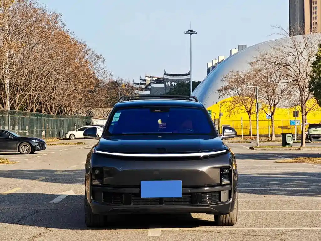 Li Auto Li L8 — фото 2