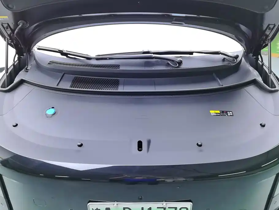 Li Auto Li i8 — фото 10