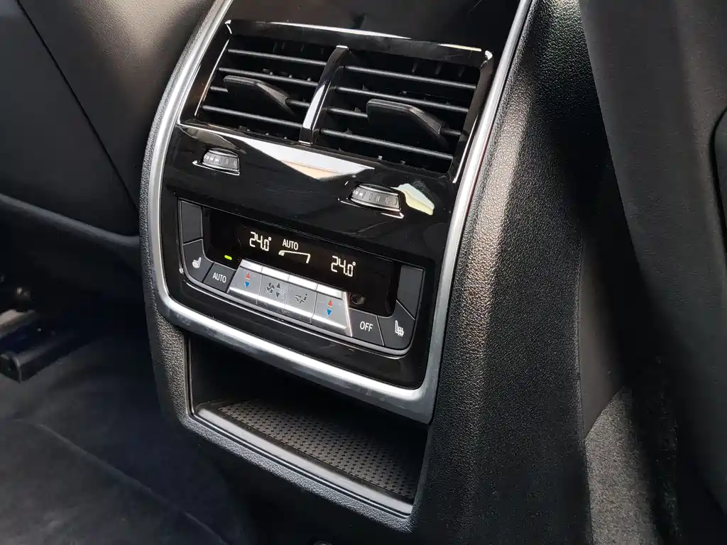 BMW XM — фото 6