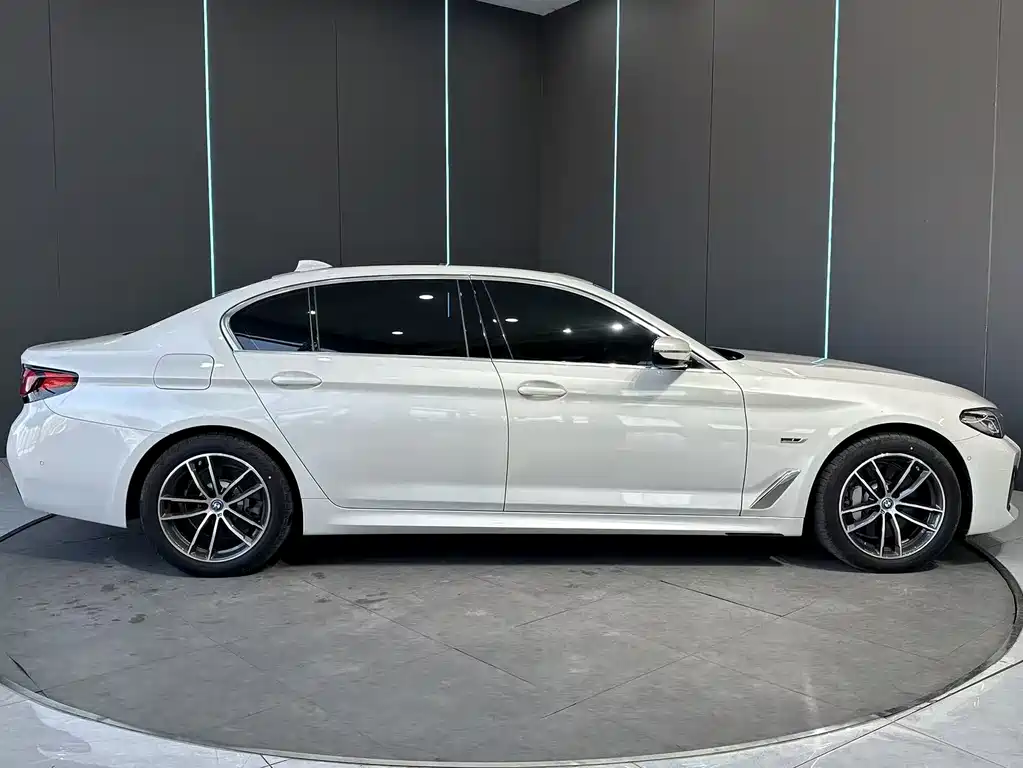 BMW 5 Series New Energy — фото 5